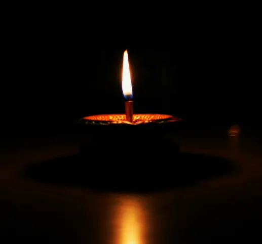 On Monday she went out to buy a dowry, and on the eve of the holiday she left for the city of Jerusalem.